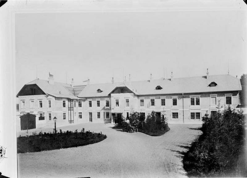 Fotografie Plané nad Lužnicí pochází z táborského atelieru Šechtl a Voseček. Zveřejňujeme je s laskavým svolením Marie Šechtlové.