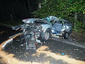 U Bechyně narazil mladý řidič do stromu, při převozu bohužel zemřel.