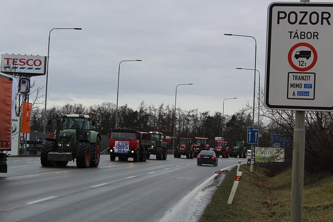 Protestní akce zemědělců na Táborsku ve čtvrtek 22. února, záběry z Košína a Soběslavské ulice v Táboře.