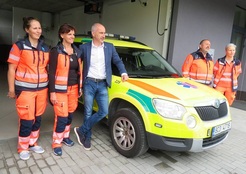 Slavnostní zahájení provozu stanoviště zdravotnické záchranné služby ve Veselí nad Lužnicí. Záchranáři odtud pokryjí exponovanou rekreační oblast Veselska.