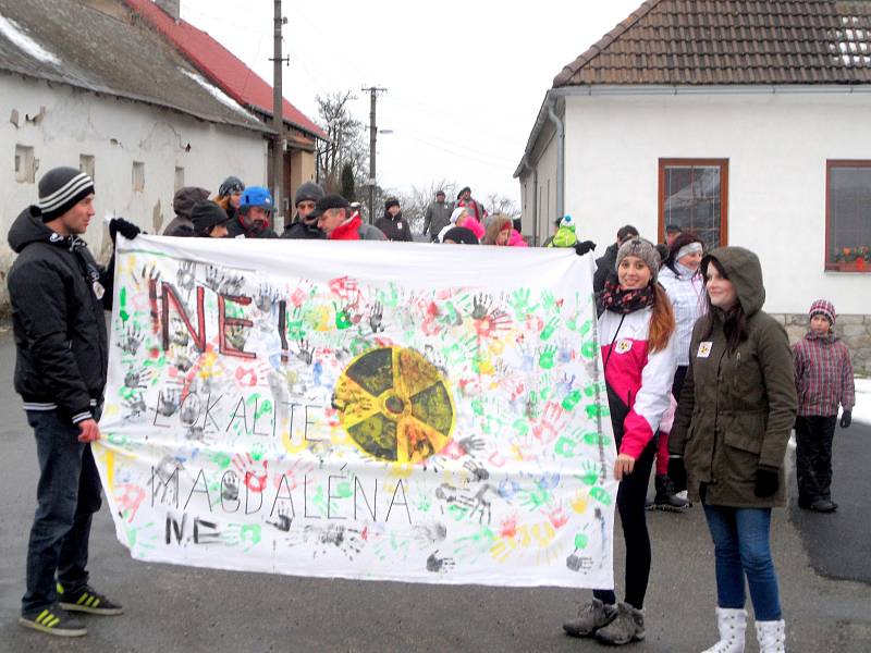 Makov. Pochod s názvem Krajem, kde Nebude úložiště (vyhořelého jaderného odpadu)