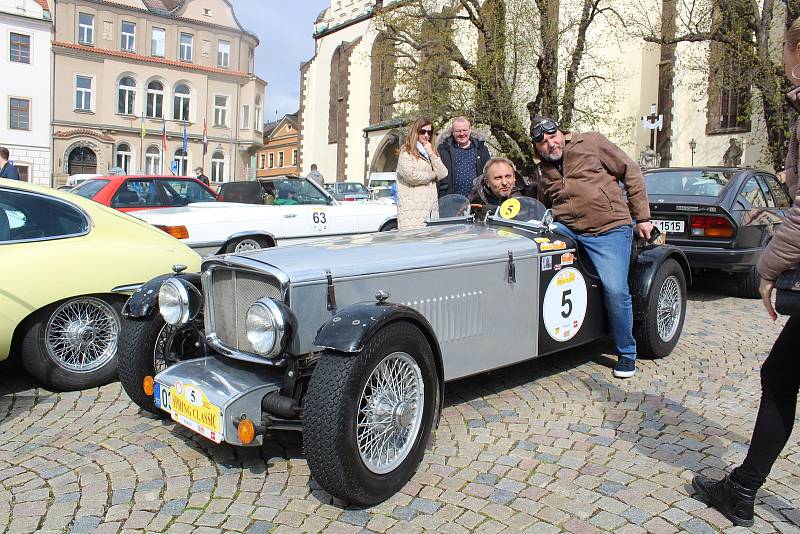 Z Tábora v sobotu dopoledne vyrazila rallye veteránů Spring Classic.