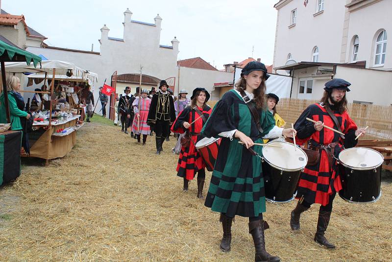 Soběslavští v sobotu přivítali Viléma z Rožmberka a jeho novou manželku.