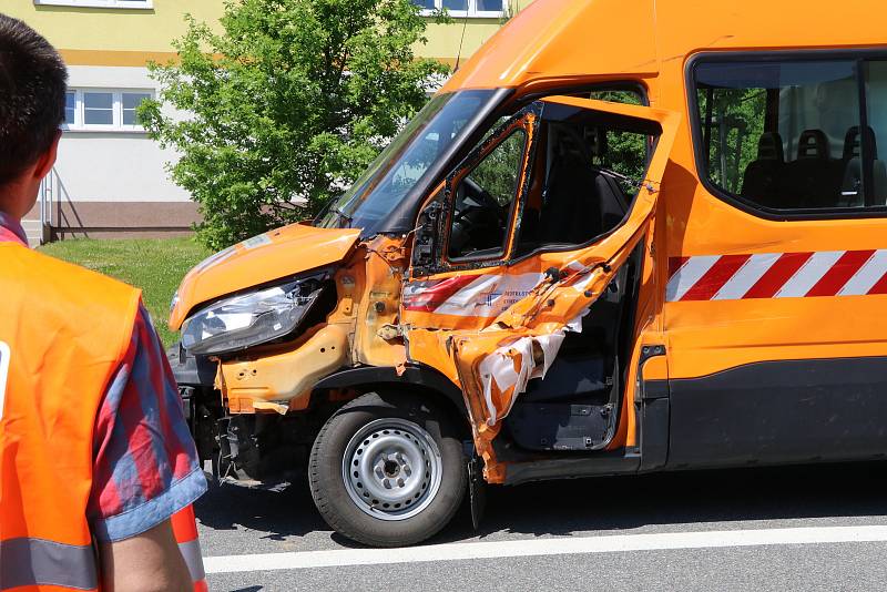 Společná preventivní akce Ředitelství silnic a dálnic (ŘSD), Besip a dopravní policie se uskutečnila na dálnici v Chotovinách.