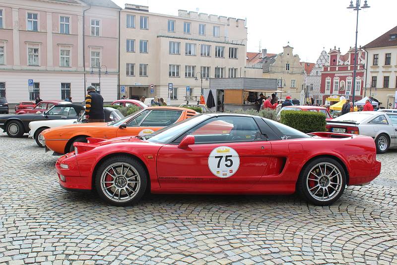 Z Tábora v sobotu dopoledne vyrazila rallye veteránů Spring Classic.