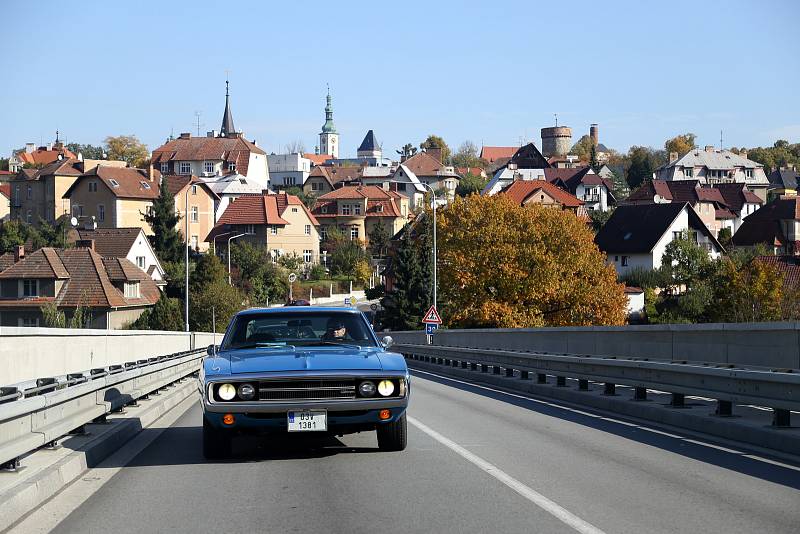 Příspěvky věnovali řidiči, návštěvníci i další organizace. Kolona automobilů vyjela v neděli 13. října ráno z Tábora do Bechyně a odpoledne se představila na Žižkově náměstí.