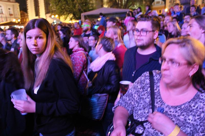 Tata Bojs v sobotu roztančili Žižkovo náměstí.