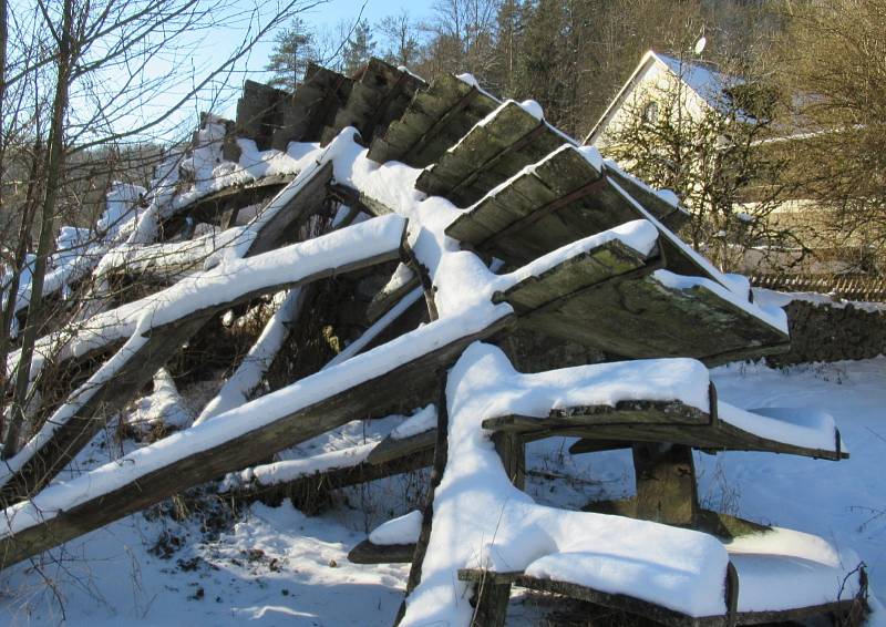 Tání a plující kry na řece Lužnici na Táborsku už symbolizují příchod jara.