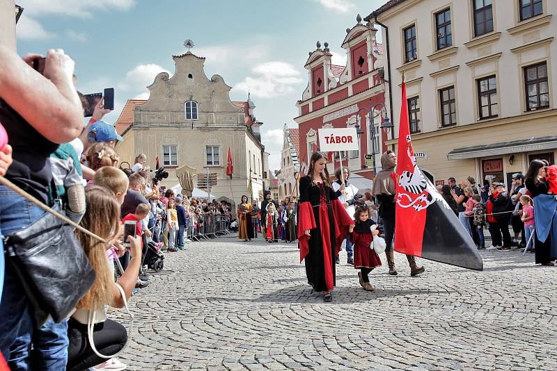 Táborská setkání 2019 - slavnostní průvod.