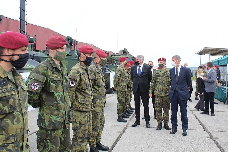 Premiér Babiš navštívil 42. mechanizovaný prapor v Táboře.