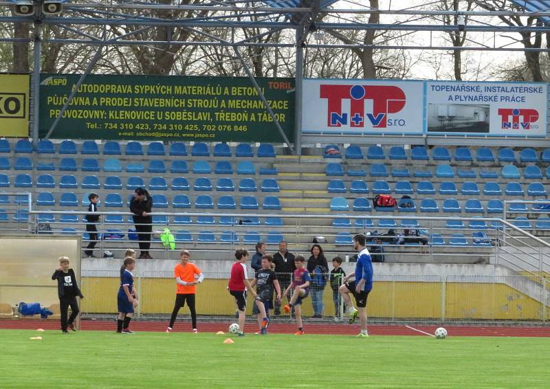 Fotbalový stadion v Soběslavi v úterý 4. května odpoledne.