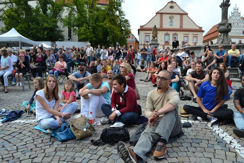 Bohemia Jazz Fest v neděli zaplnil Žižkovo náměstí.