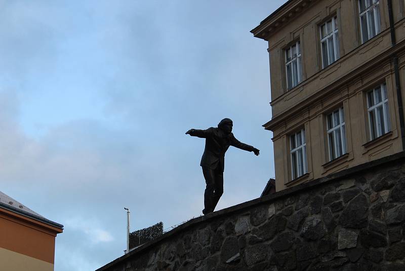 Na odhalení sochy herce Jiřího Hrzána dorazily do Tábora i obě jeho dcery Barbora a Tereza.