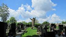 František Bílek vytvářel městské pomníky (pomník Mistra Jana Husa pro Kolín a Tábor), kresby, grafiky, užité umění, architekturu i funerální plastiky.