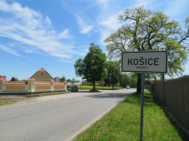 Košice se nachází nedaleko Soběslavi v jihočeském kraji. Historie obce sahá až do 13. století. Obec se skládá za tří místních částí Košice, Doubí a Borek.