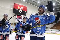 Vánoční dresy přinesly táborským hokejistům radost, když v 24. kole II. ligy porazili Ústí nad Labem 3:0.