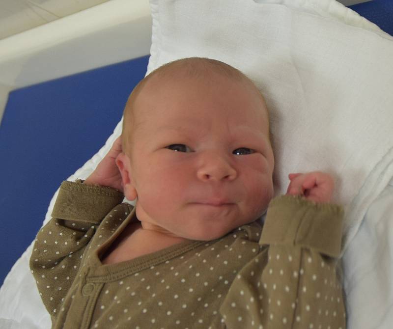 Josef Benda z Biskoupek. Přišel na svět  jako třetí dítě v rodině  30. října ve 21.16 hodin. Po narození vážil 3490 gramů a měřil rovných 50 cm. 