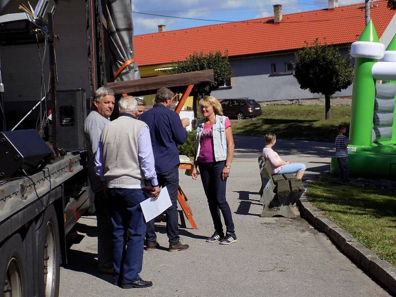 Sto let od vzniku Československé republiky oslavili ve Starém Sedle u Stádlce.