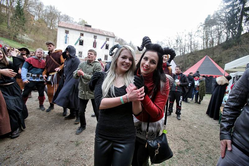 Milovníci historie, fantasy a Zaklínače si užili v Táboře na Housově mlýně čtyřdenní festival.
