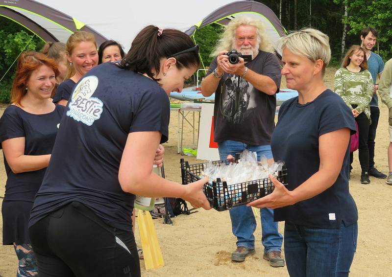 Slavnostní křest dračí lodě a první trénink Bestií se uskutečnil v neděli 6. června v 15 hodin.