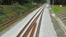 Slavnostní otevírání nové přeložky IV. koridoru v úseku Soběslav a Doubí u Tábora se uskutečnilo v pátek 9. září. Zástupci Správy železnic i zhotovitelů se po trati projeli soupravou motorových univerzálních vozidel MUV 75.