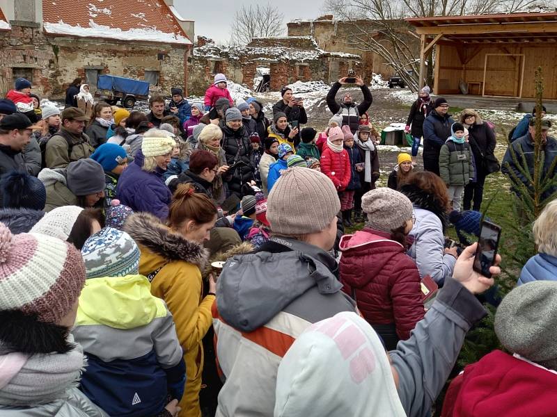 V sobotu 3. 12. 2022 uspořádali v Barokním dvoře Borotín adventní akci.