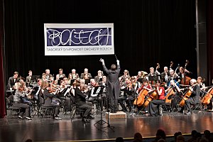Symfonický orchestr Bolech se připravuje na vánoční koncert.