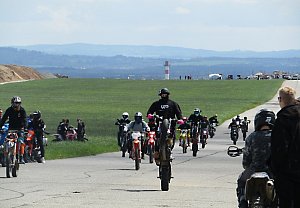 Zahájení motorkářské sezony v režii party z Táborska říkající si Vesnický tuning (VT) se konalo v sobotu 6. května.