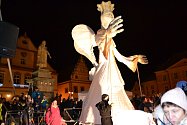 V pátek od 17 hodin se konalo slavnostní rozsvícení vánočního stromu na táborském Žižkově náměstí.