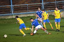 22. kolo fotbalové divize: Sokol Lom - Senco Doubravka 3:0.