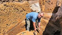 Rekonstrukce kanalizace v Táboře odkryla pohřebiště z 15. století.