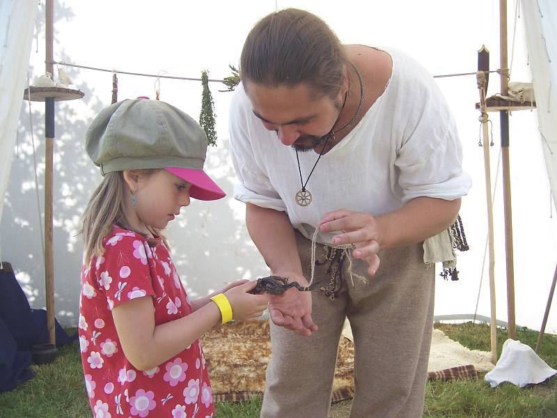 Návštěvníci festivalu se mohli seznámit s celou řadou historických řemesel.