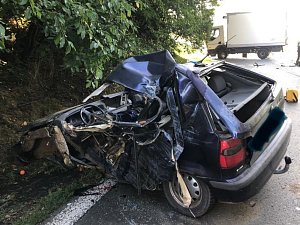 Střet osobního auta s náklaďákem u Lejčkova na Táborsku si vyžádal život.