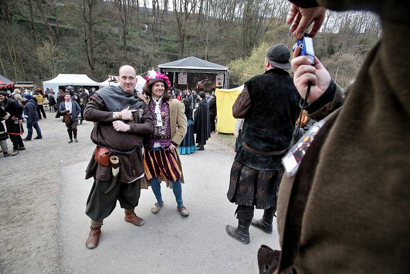 Milovníci historie, fantasy a Zaklínače si užili v Táboře na Housově mlýně čtyřdenní festival.