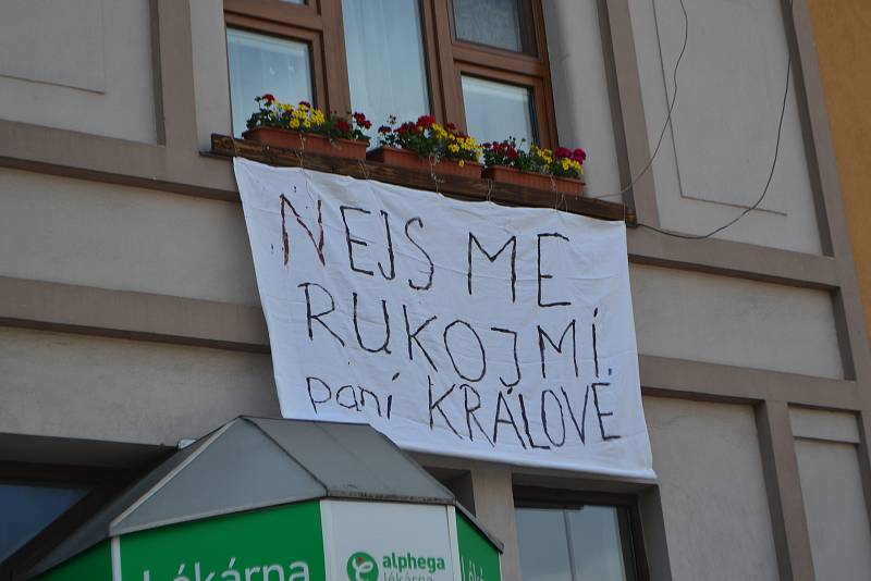 Chýnovští blokovali průjezd aut městem. Protestovali tak proti zdržení stavby obchvatu.