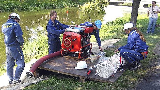 V roce 2007 oslavil sbor dobrovolných hasičů stoleté výročí založení. Při této příležitosti se konala hasičská soutěž. Na fotografii část soutěžního družstva Svin. 