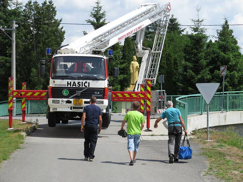 Kroužkování čápů bílých v neděli 27. června v Plané nad Lužnicí, Dírné a Dráchově na Táborsku.