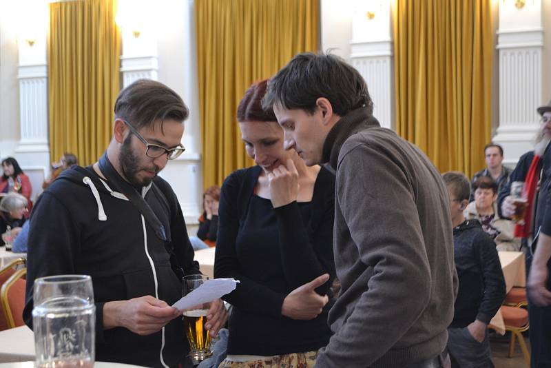 Rozloučení s básníkem Lumírem Slabým v táborské Střelnici.