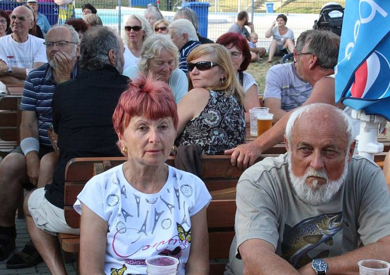 Setkání s hudbou na soběslavském koupališti v roce 2017.