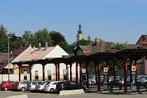 Vlakové a autobusové nádraží v Soběslavi, kde už začátkem července zahájí Správa železnic stavbu dopravního terminálu.