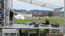 Na letišti Aeroklubu Tábor v lokalitě Čápův dvůr ve čtvrtek 7. července odpoledne panoval čilý pracovní ruch. Chystá se 16. ročník festivalu Mighty Sounds.