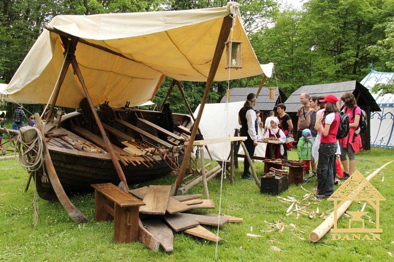 Návštěvníci se seznámí s řadou historických řemesel. (Foto: Danar)