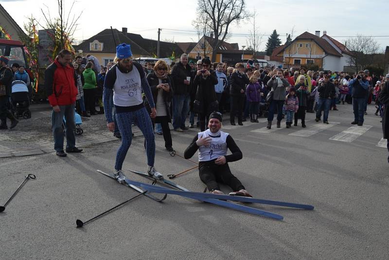 Skalický masopust měl na trase zastávku v Želči. 