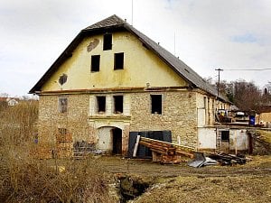 Historicky cenné stavení dnes čeká na původní vzhled. Tak snad za dva až tři roky.