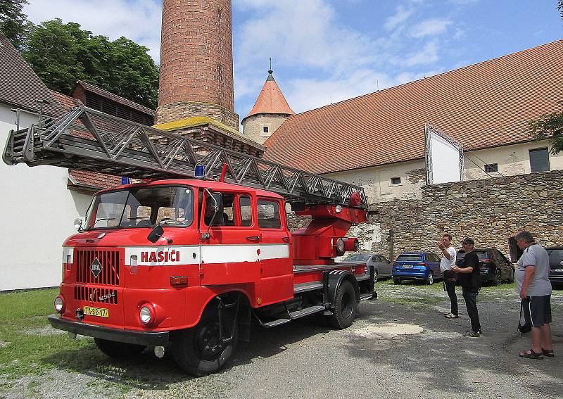 Kroužkování čápů v jižních Čechách, Hluboká nad Vltavou, Chýnov, Planá nad Lužnicí, Budislav a Soběslav.