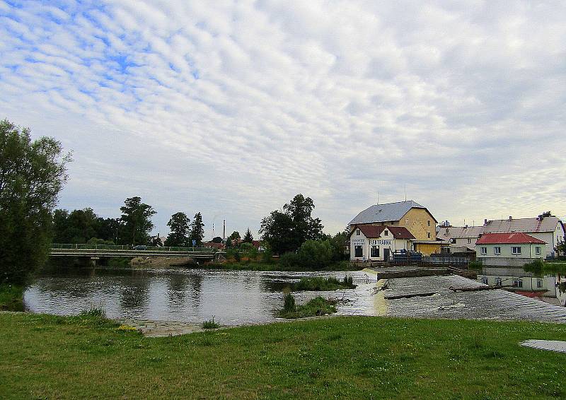 Starý plánský most už v pondělí 18. července nahradí provizorní jednosměrné přemostění Lužnice.