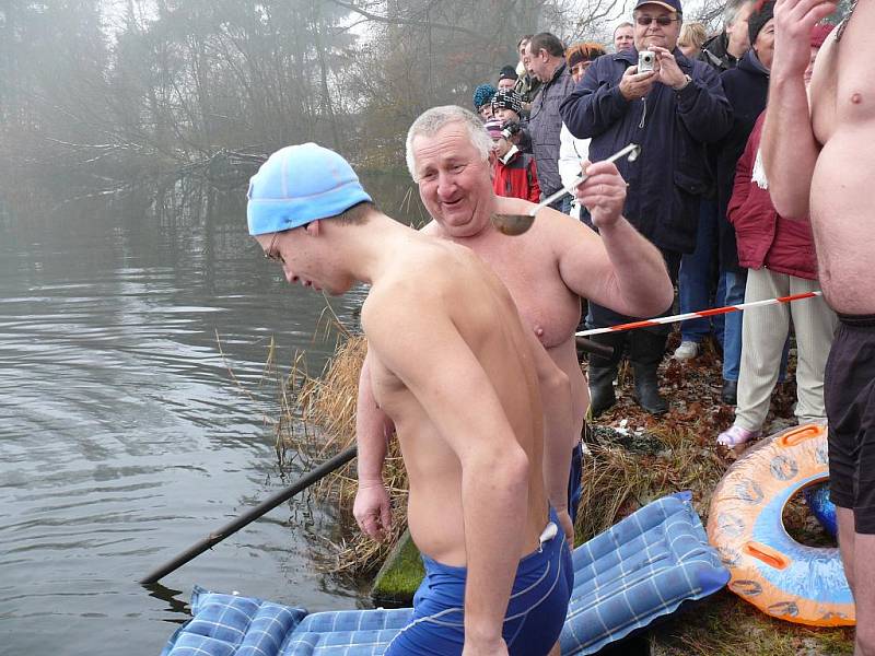 Novoroční namáčení v Jistebnici 2012.