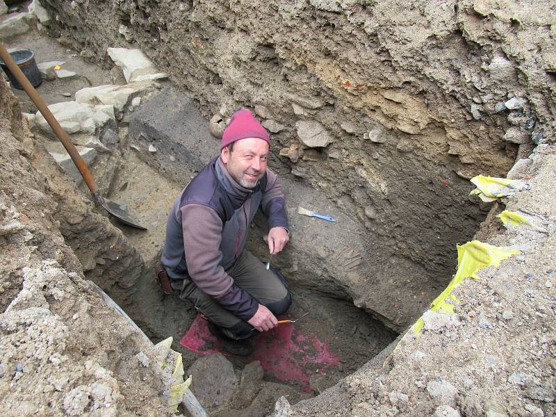 Archeologický průzkum v Klášterní ulici v Sezimově Ústí I.