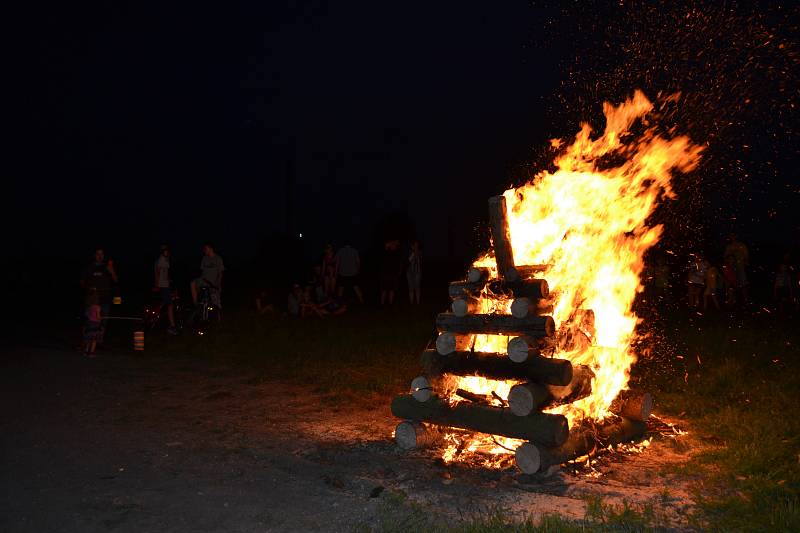 Chýnov si v pátek užil svatojánskou noc.