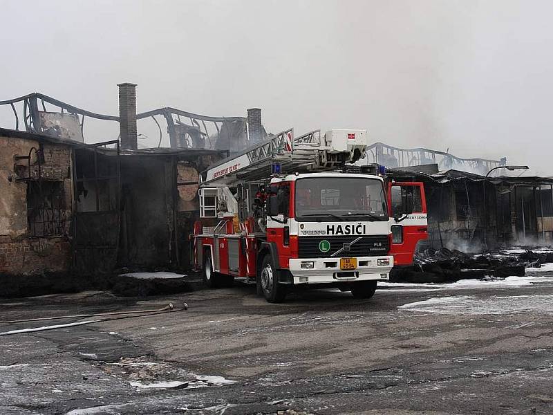 V Táboře lehla popelem hala Comettu Plus